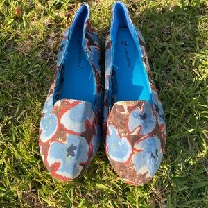 Nicole Lee Blue & Brown Flats TWO LEFT SHOES size 8 NWOT NO RIGHT SHOE